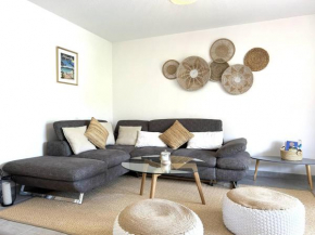 Appartement moderne avec terrasse, climatisation, à 200m de la plage - 6 couchages, parking inclus - FR-1-251-826